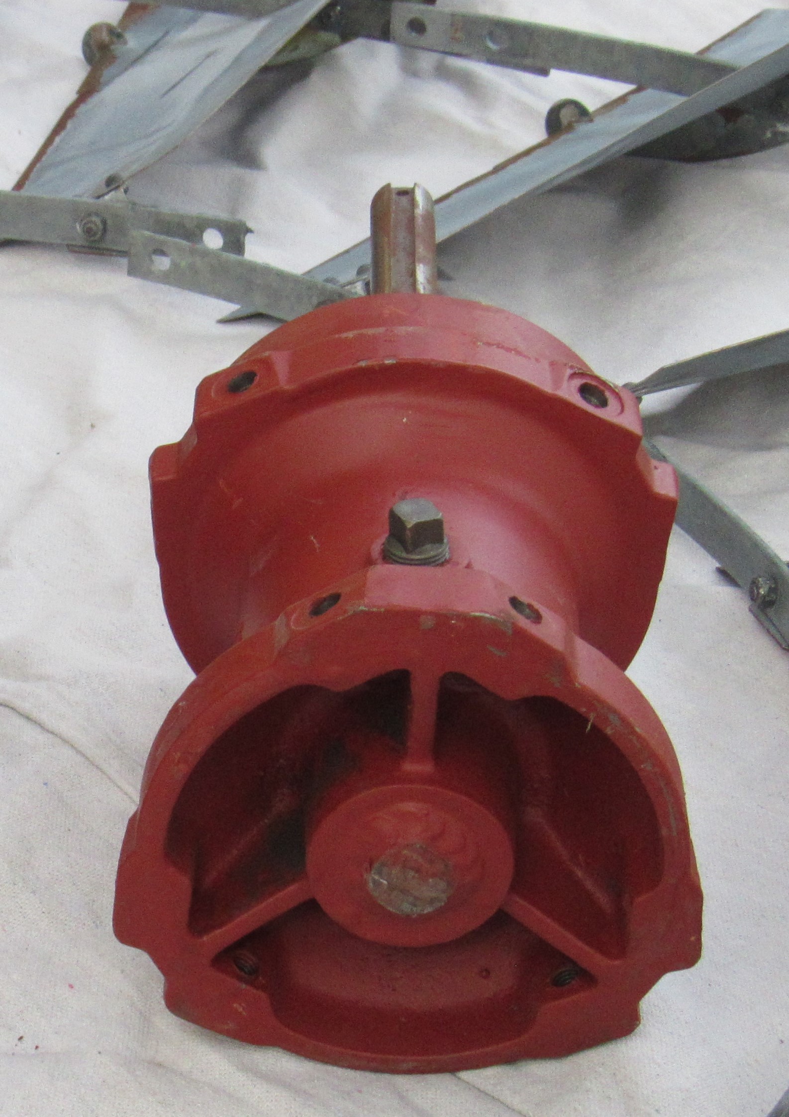 New (1965-Present) Spool Style Hub. This hub is cast in the United States.